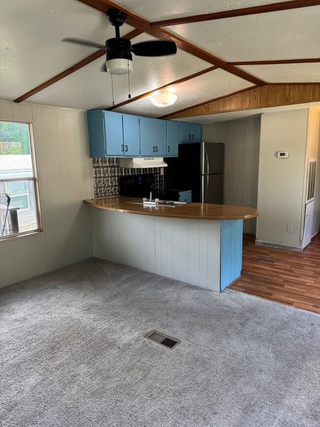 Photo - 833 Lovell Rd
