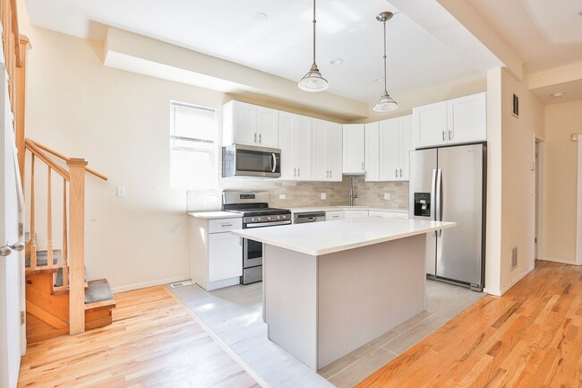 Photo - RARELY Available 2bed/2bath/2 Level Coach House in the HEART of Wicker Park! Central Air, In-Unit... Unit CH