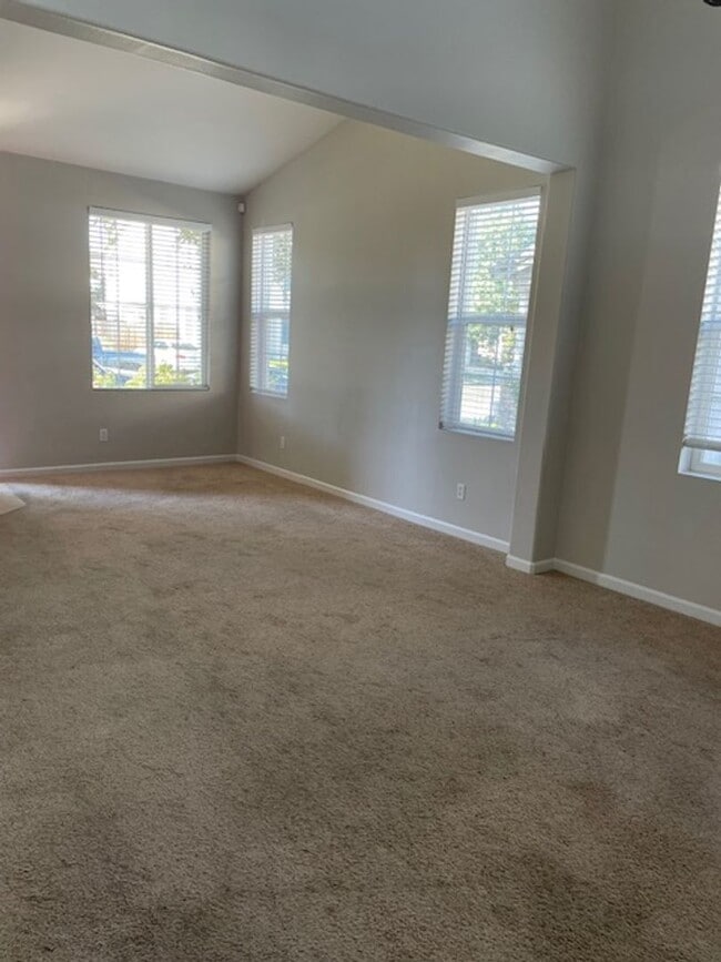 Photo - Beautiful 4-Bedroom Home for Lease in Trac...
