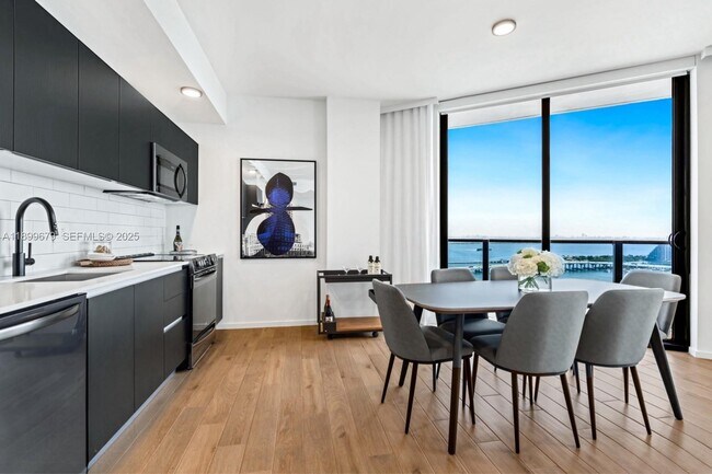 Photo - 398 NE 5th St Unidad 4409