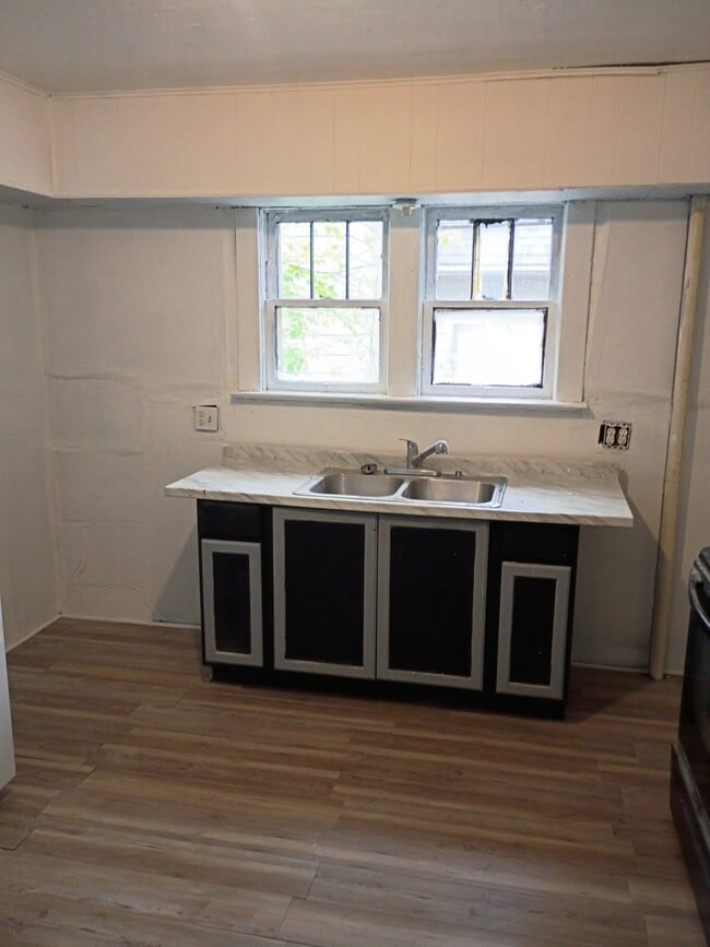 Photo - 1106 Barrie Ave