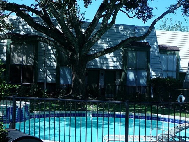 Photo - 5929 Queensloch Dr Unit 128