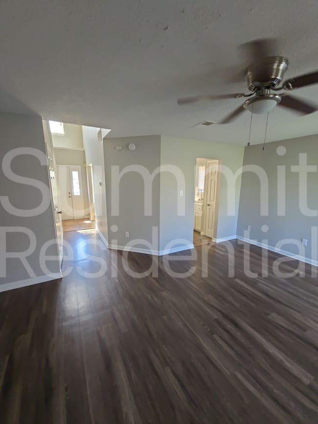 Photo - 4560 Longtree Ave