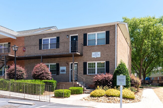 Vetra Forest Hills - Lexington Street