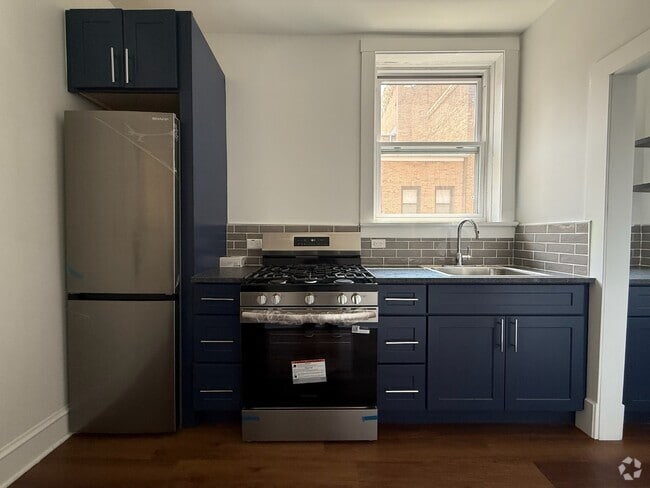 Building Photo - ?? Bright & Spacious 1BR in Hyde Park – He... Unit 2W Rental