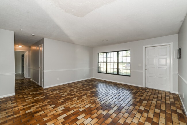 Photo - 7286 Jonas Rd