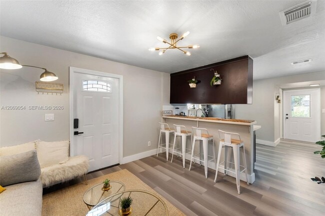 Photo - 2275 NW 33rd St Unidad 2