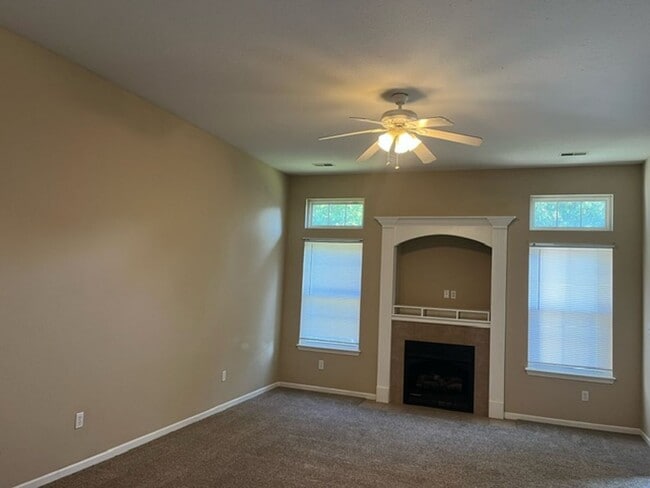 Photo - 101 Amazon Dr