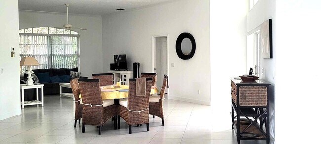 Photo - Fully furnished 3 bedroom 3 Bath POOL home in Sandpiper Bay