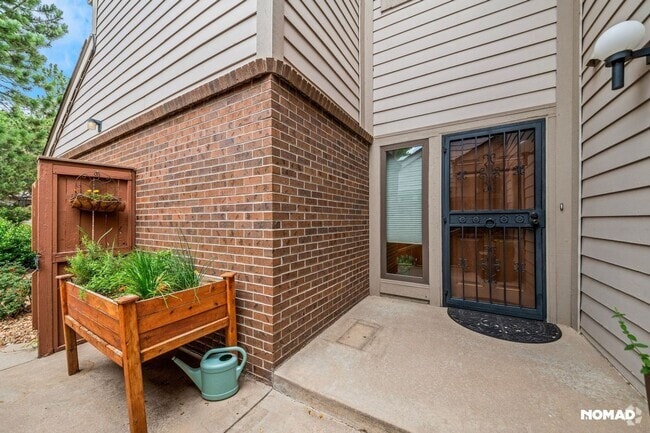 Building Photo - Charming 1BR Townhome in Lakewood