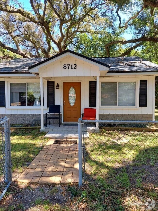 Building Photo - 8712 Fowler Ave Rental
