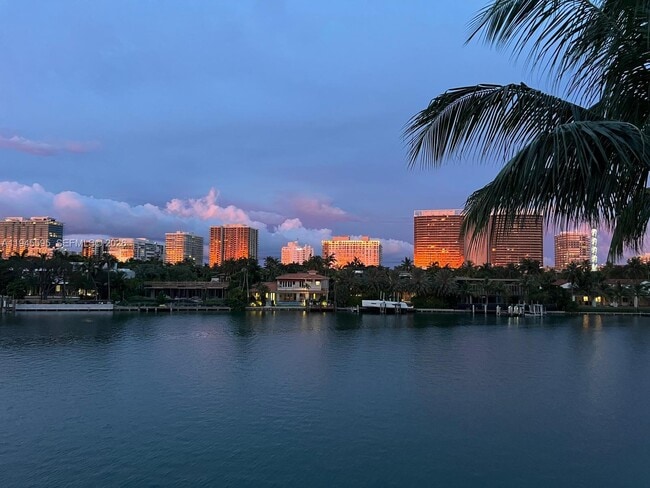 Photo - 9821 E Bay Harbor Dr Unit 605