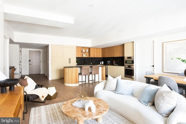 Photo - 1425 New York Ave NW Unidad 1215