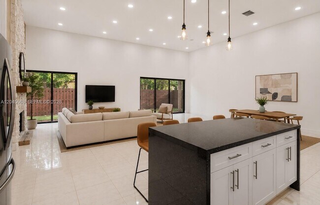 601 Leslie Dr