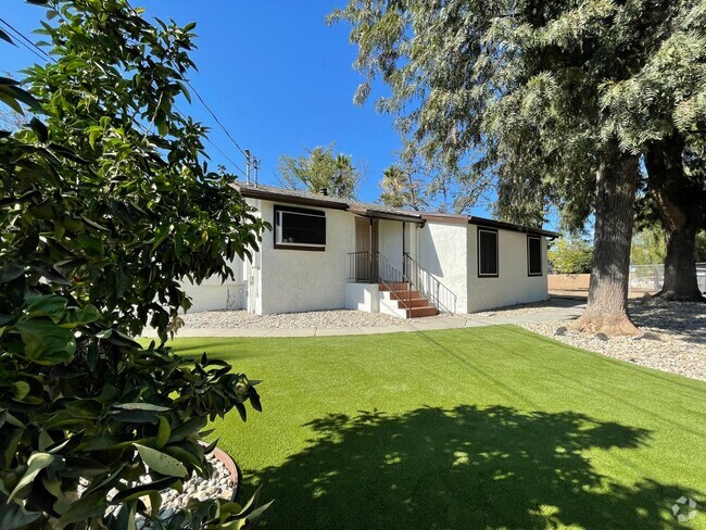 Building Photo - Cute 3 Bedroom Rental