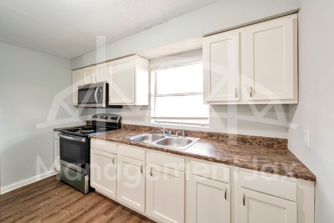Photo - 1586 W 36th St
