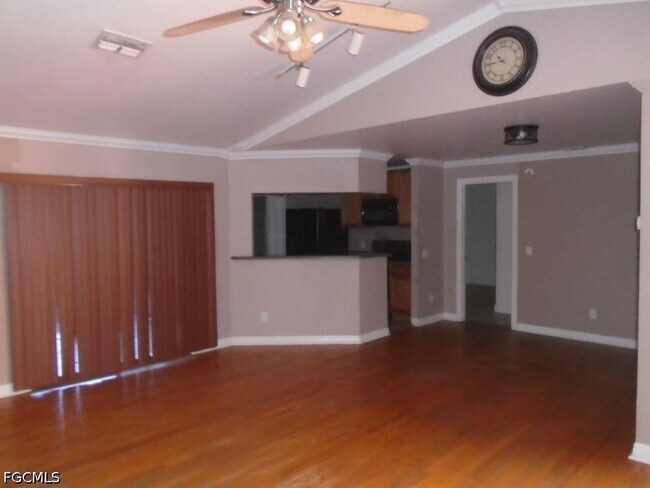 3310 9th St W