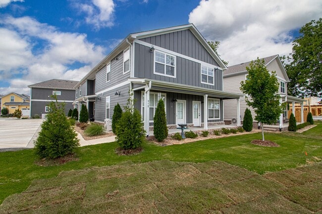 Building Photo - 1 Bed 1.5 Bath Luxury Energy Efficient Townhome - Rockwater Village