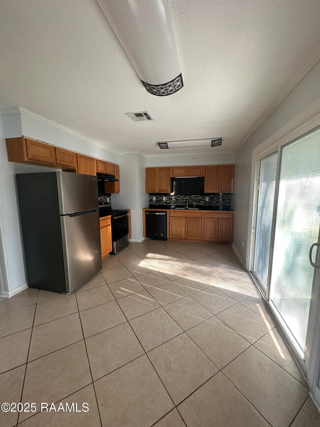 Photo - 210 French Ct