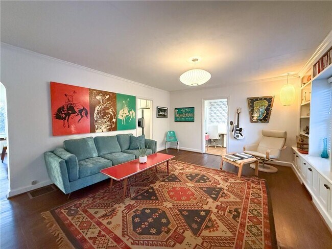 Photo - 2494 Batavia St