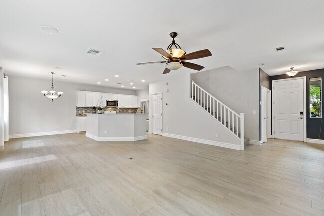 Photo - Southwest 3 bedrooms 2.5 bathrooms