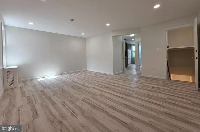 Photo - 8 N York Rd