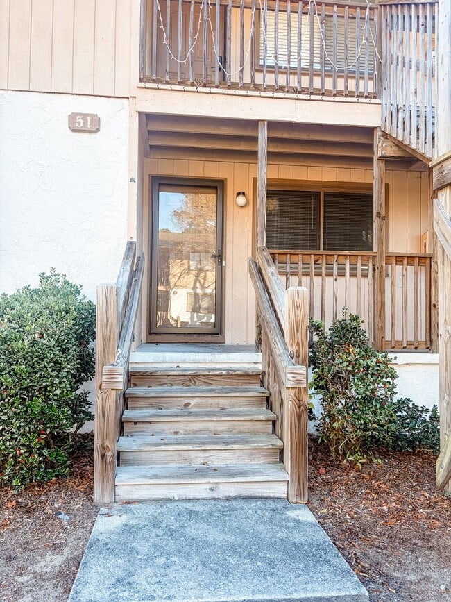 Building Photo - 51 Candlewyck Unit 51 Candlewyck