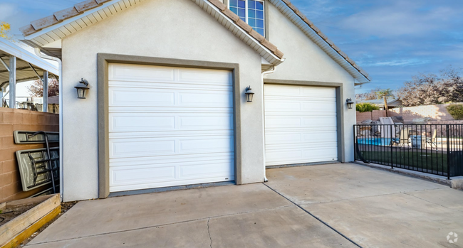 Building Photo - The COOLEST PAD in Southern Utah!!! Rental