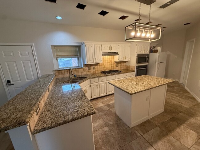 Photo - 610 Butternut Dr