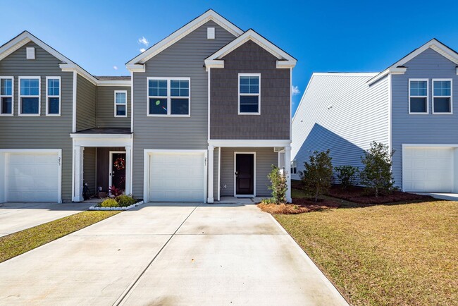 Building Photo - 3 Bedroom, 2.5 Bathroom Townhome in Carolina Groves - Moncks Corner