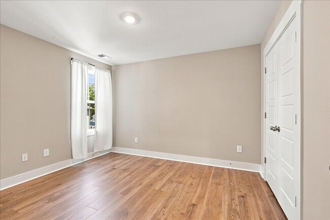 Photo - 206 Woodward St
