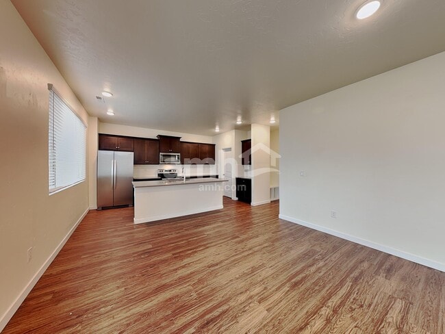 Photo - 898 N Garnet Creek Ave