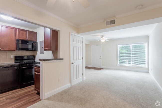 1BR, 1BA - 650SF - Dining Room