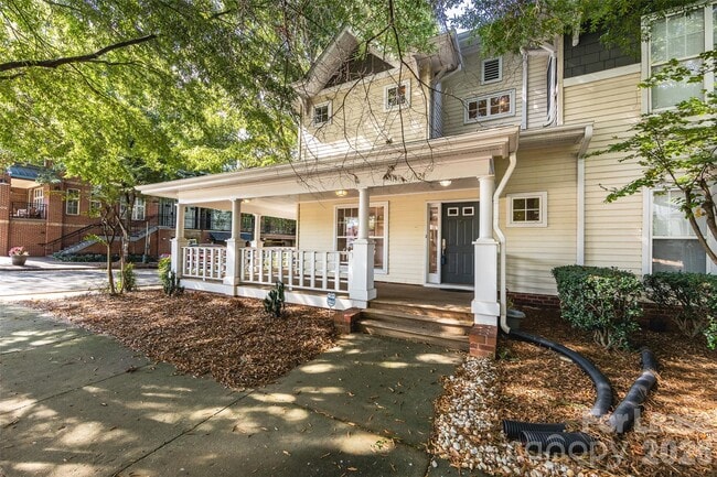 Photo - 1124 W 1st St