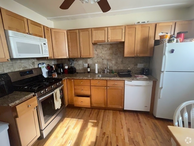 Building Photo - 106 Old Harbor St Rental