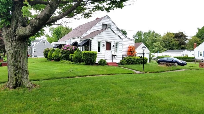 Photo - 935 Marshall Dr