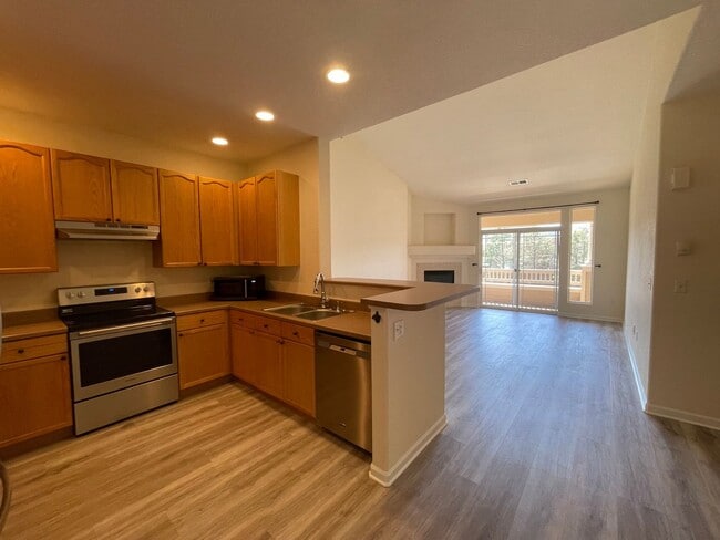 Building Photo - SW Littleton Top Floor Condo with Mountain Views!