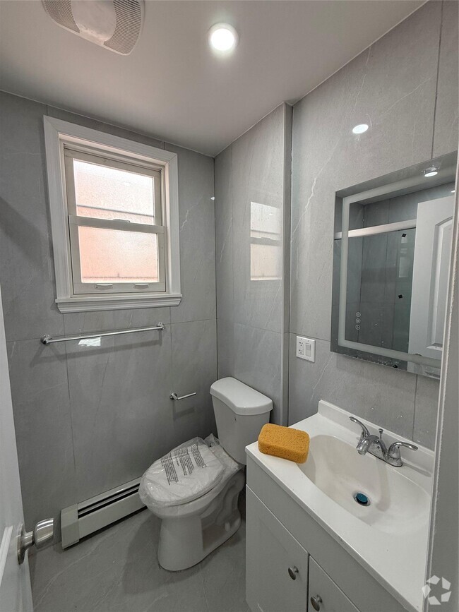 Building Photo - 41-09 21st Ave Unit 2F Rental