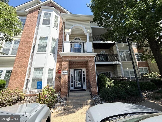Building Photo - 4142 Fountainside Ln Unit 301