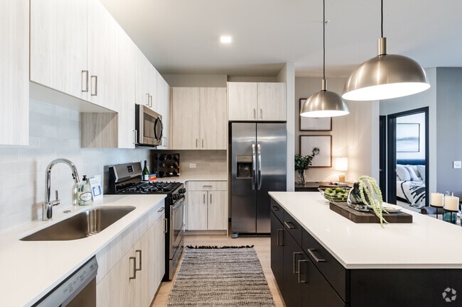 2BR, 2BA - Kitchen