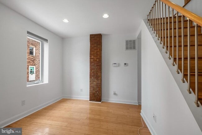 Photo - 2539 Webb St