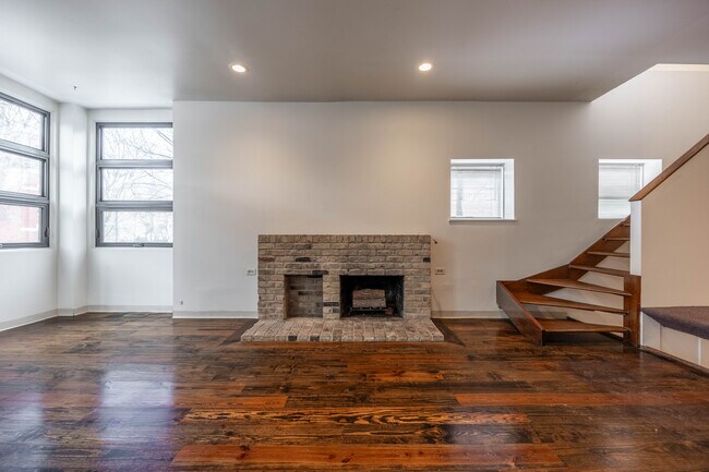 Photo - 2059 N Clifton Ave Unit 1