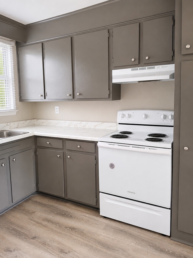 Photo - Oak Manor Apartments