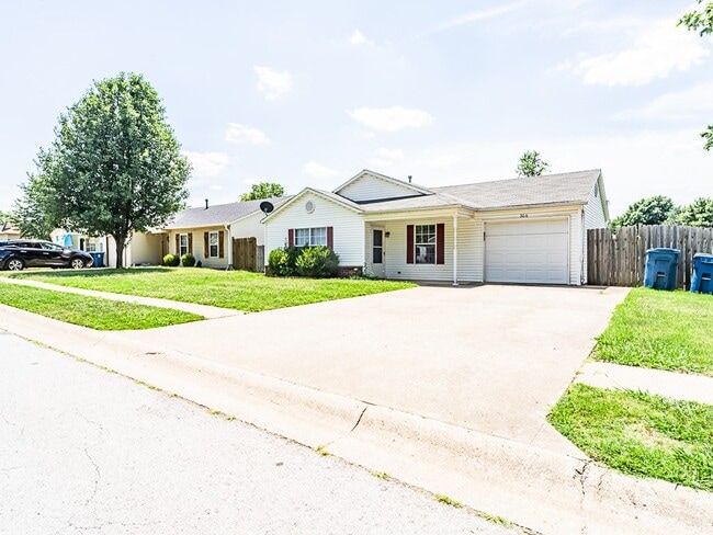 Photo - 306 Parkcrest Dr
