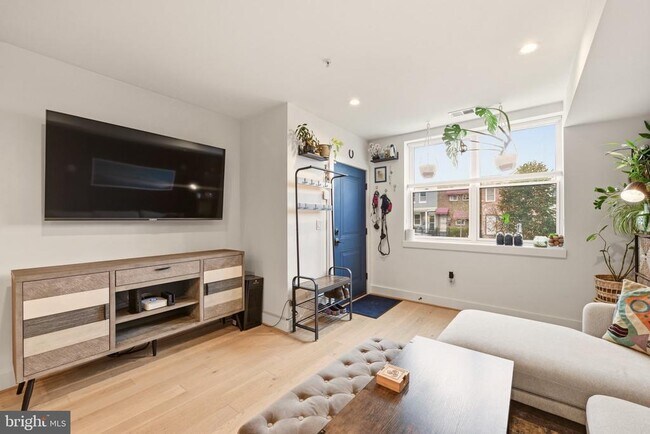 1631 Montello Ave NE Unidad A