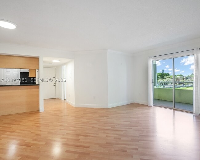 Building Photo - 10765 SW 108th Ave Unit 305