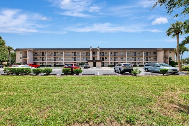 BEAULTIFUL 1 BEDROOM, 1 BATHROOM CONDO LOC... - BEAULTIFUL 1 BEDROOM, 1 BATHROOM CONDO LOC... Unit 206 - Capri Isles