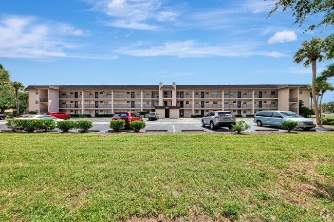 Building Photo - BEAULTIFUL 1 BEDROOM, 1 BATHROOM CONDO LOC... Unit 206 - Capri Isles