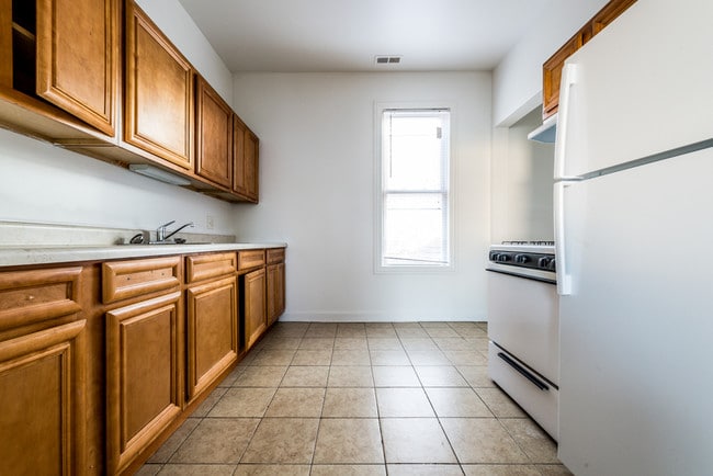 Photo - 2817 E 77th St