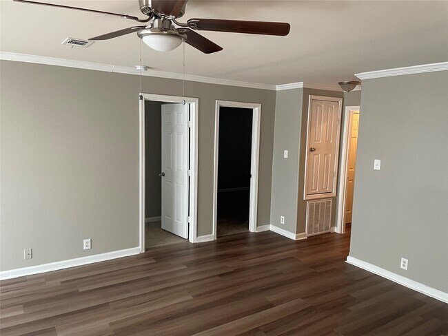 Photo - 8715 Knox St